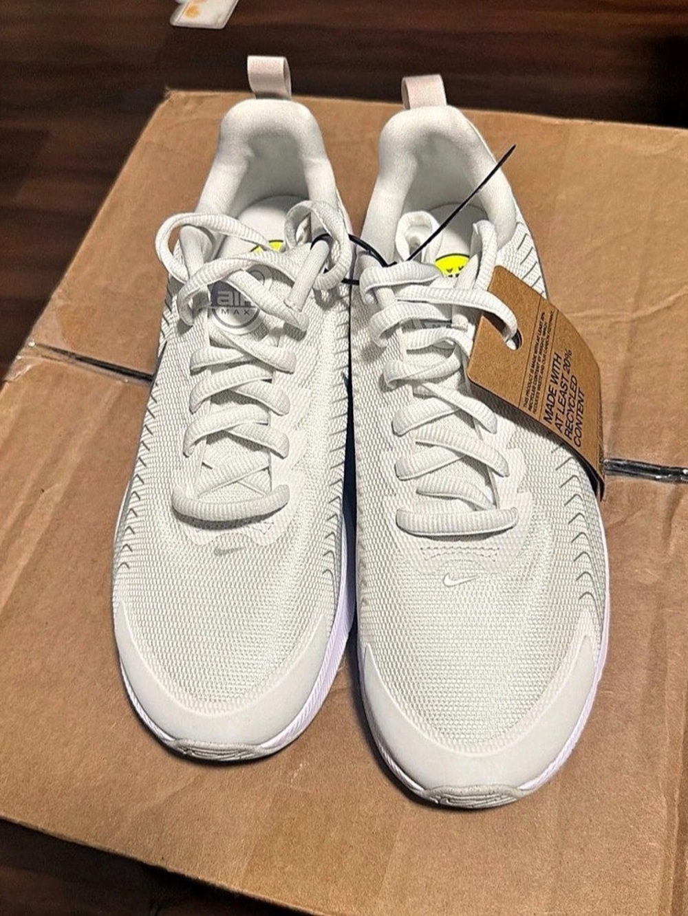 Nike Air Max Nuaxis SE Women’s Size 8.5  Sneakers Summit White Silver IB4341